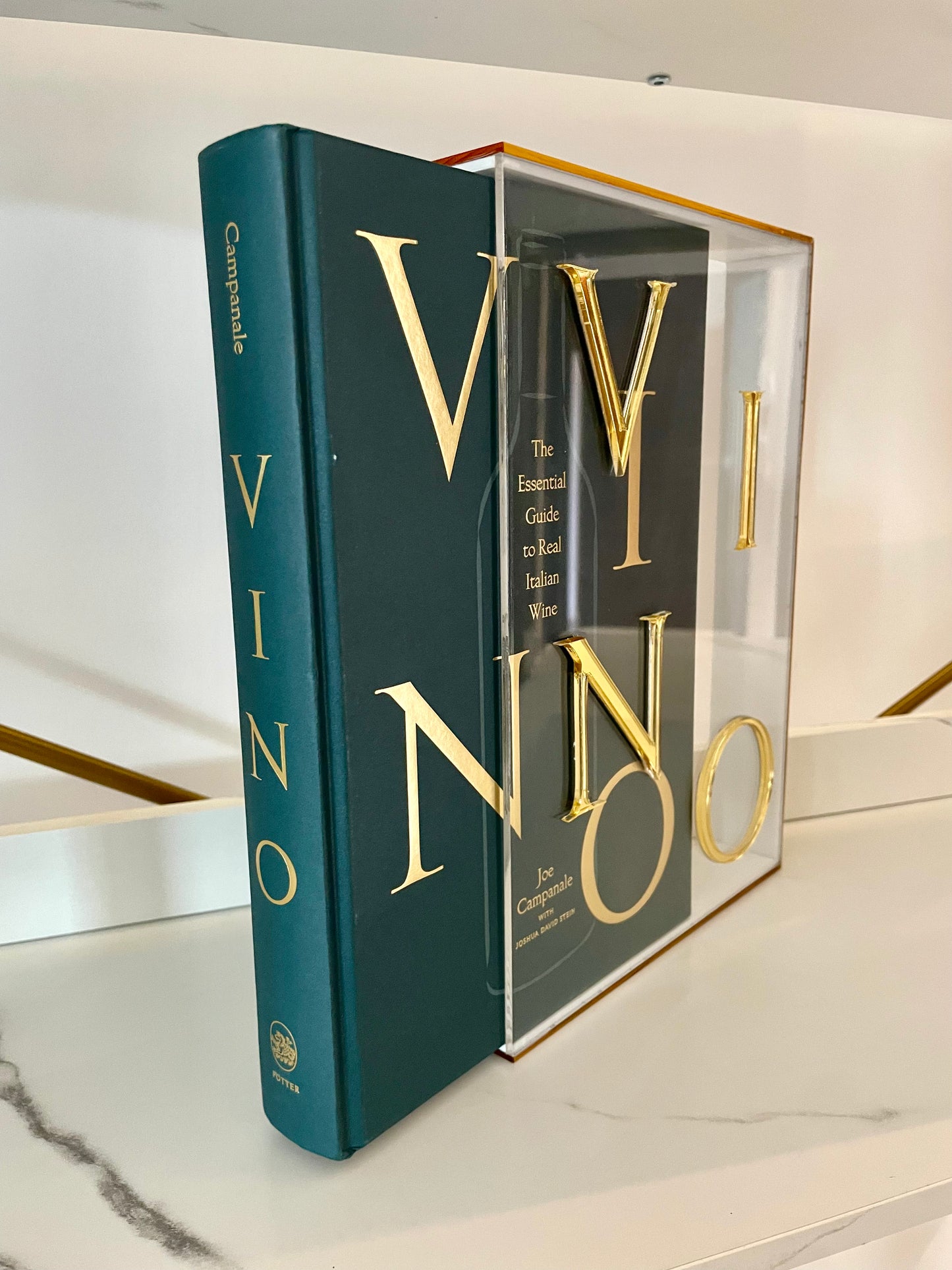 Vino : The Essencial Guide to Real Italian Wine
